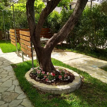 Ligustro Apartment *